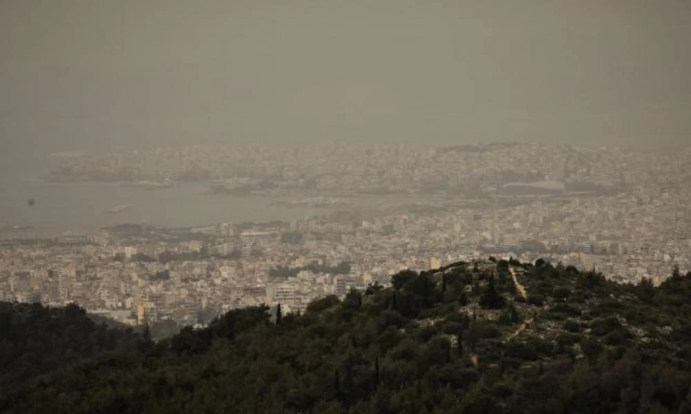 Άστατος ο καιρός: Επιμένει η αφρικανική σκόνη – Λασπoβροχές και υψηλές θερμοκρασίες